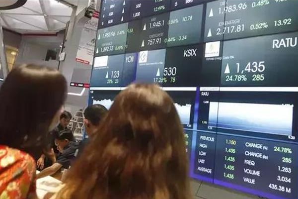 Harga Emas Antam Terus Melemah, Sementara IHSG Dibuka Menguat ke Level 6.911