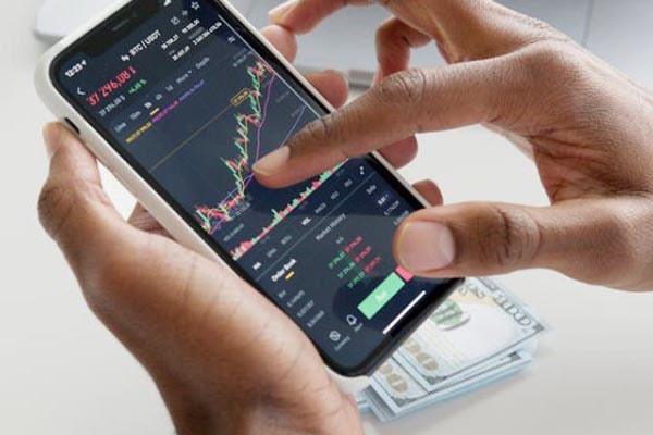 Tak Cuma Soal Untung-Rugi, Ini Perbedaan Trading dan Investasi Saham yang Wajib Diketahui Pemula